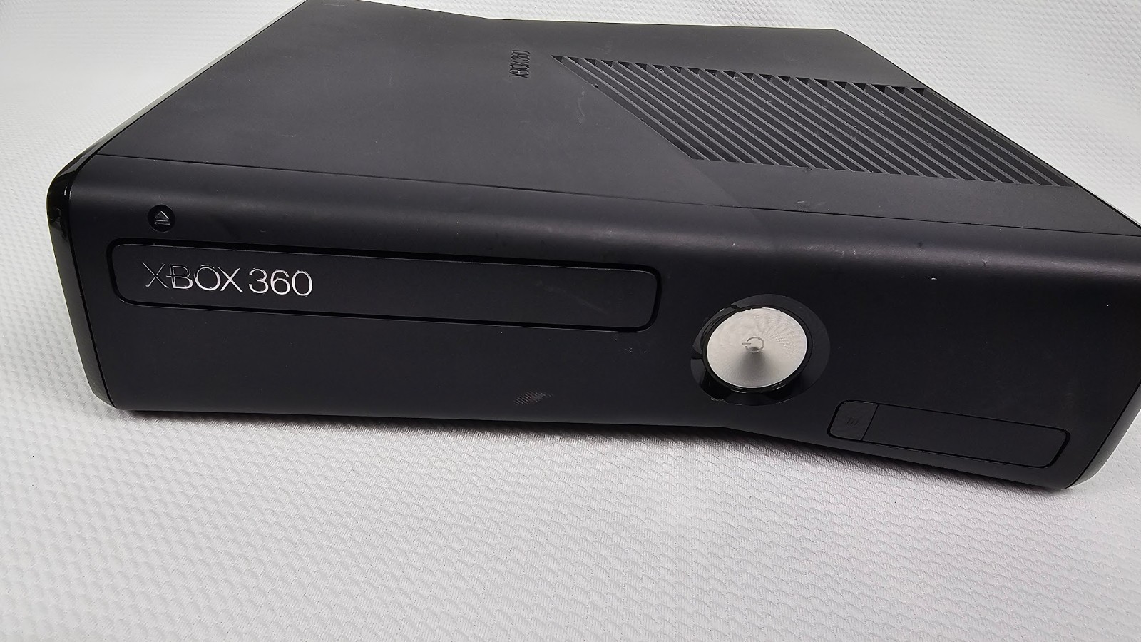 Microsoft Xbox 360 S 250GB Model 1439 Console Bundle – Fully Tested!