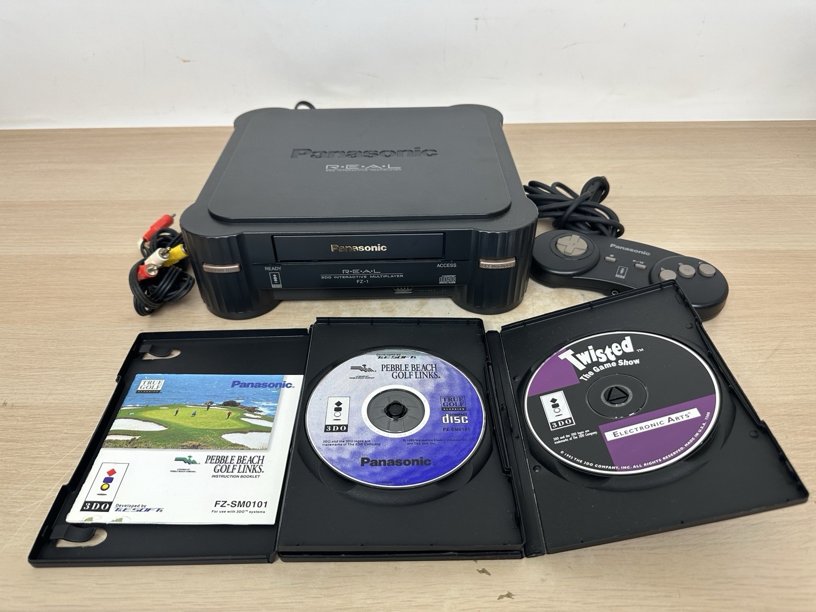 Panasonic 3DO FZ-1 USAa Console w/OEM Controller & 2 Games – Very Clean – WORKS!