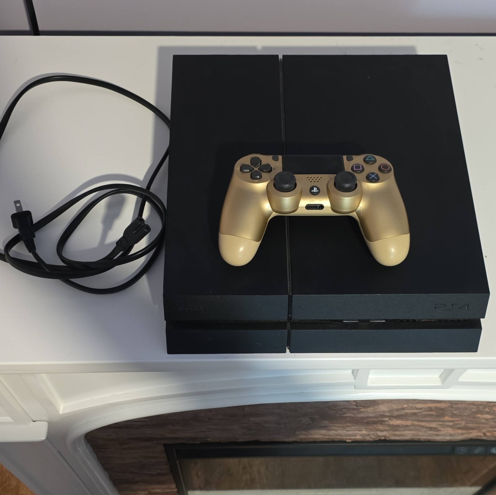 Sony PlayStation 4 PS4 CUH-1215A Black 500GB Wi-Fi 1080p Console Gold Controller
