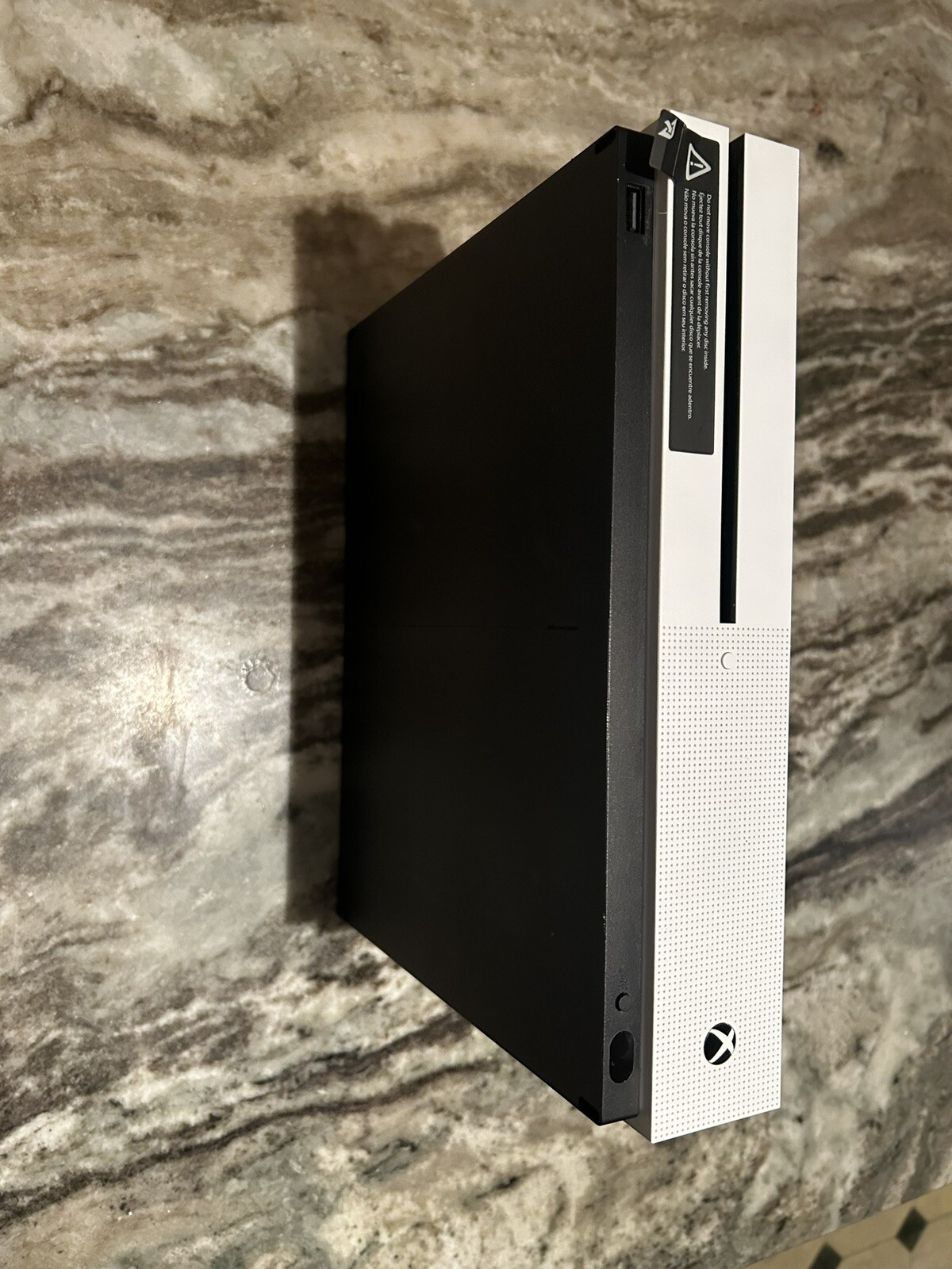 Xbox One S 1TB Console – White (XBS1TB) With Red dead Redemption II