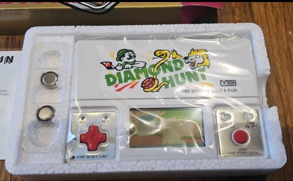 NEW Diamond Hunt Tri Screen Game And Watch BOXED..Yes.Brand New