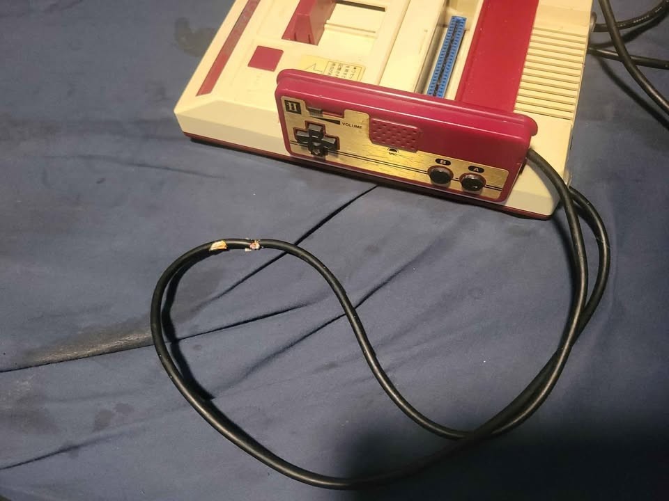 Nintendo Famicom Disk System (1986) – Red