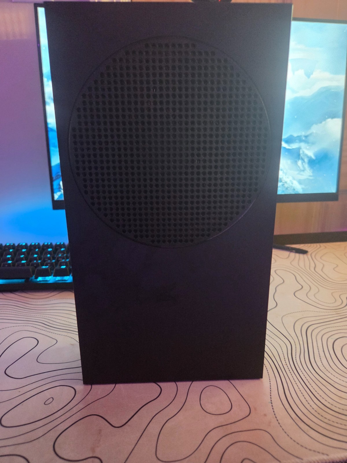 Xbox Series s black comes with hdmi cord and power cord and the gamesir 7ae cont