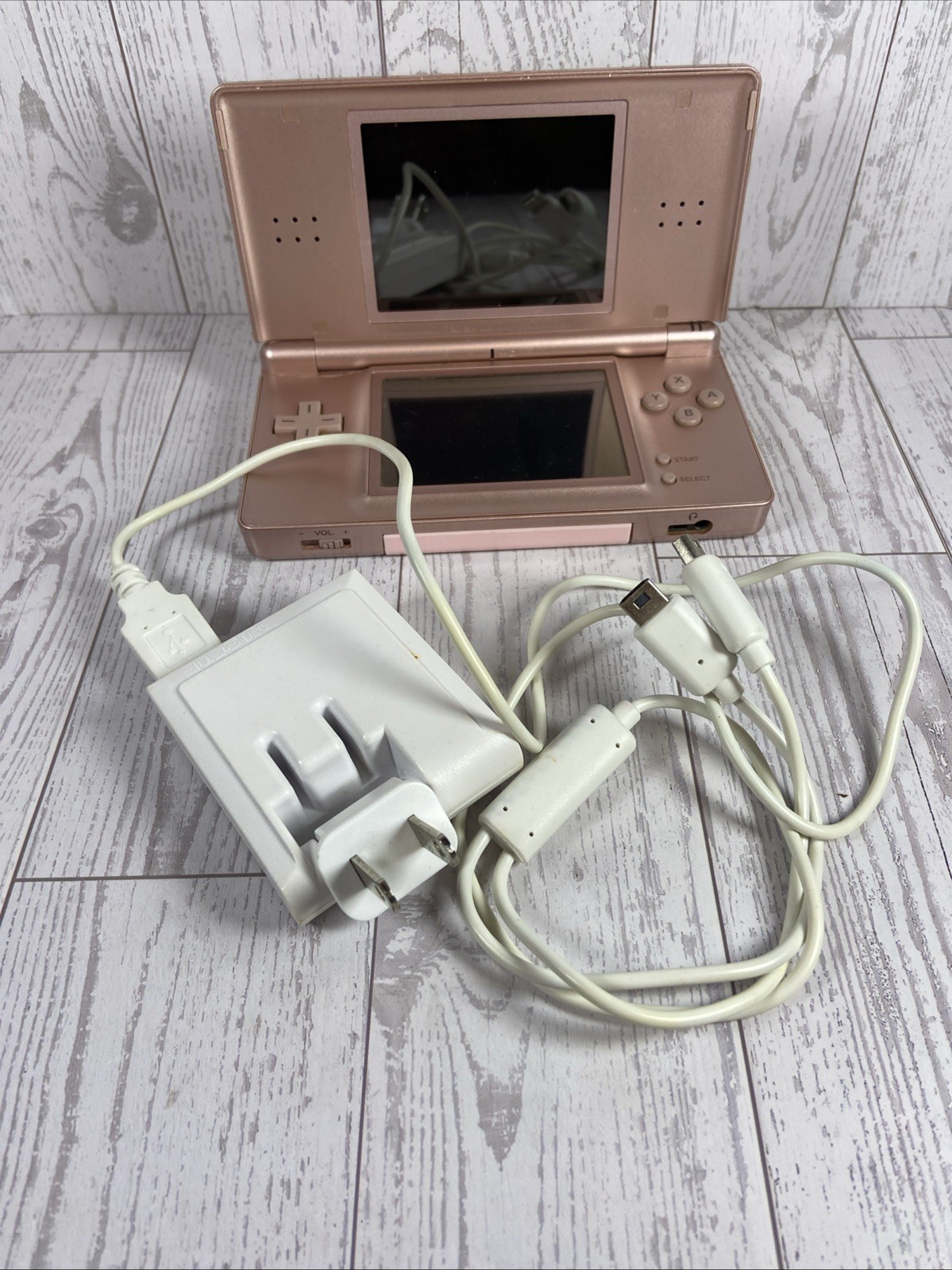 Nintendo DS Lite 4GB Pink UG530495314 Works Great Brand New Battery