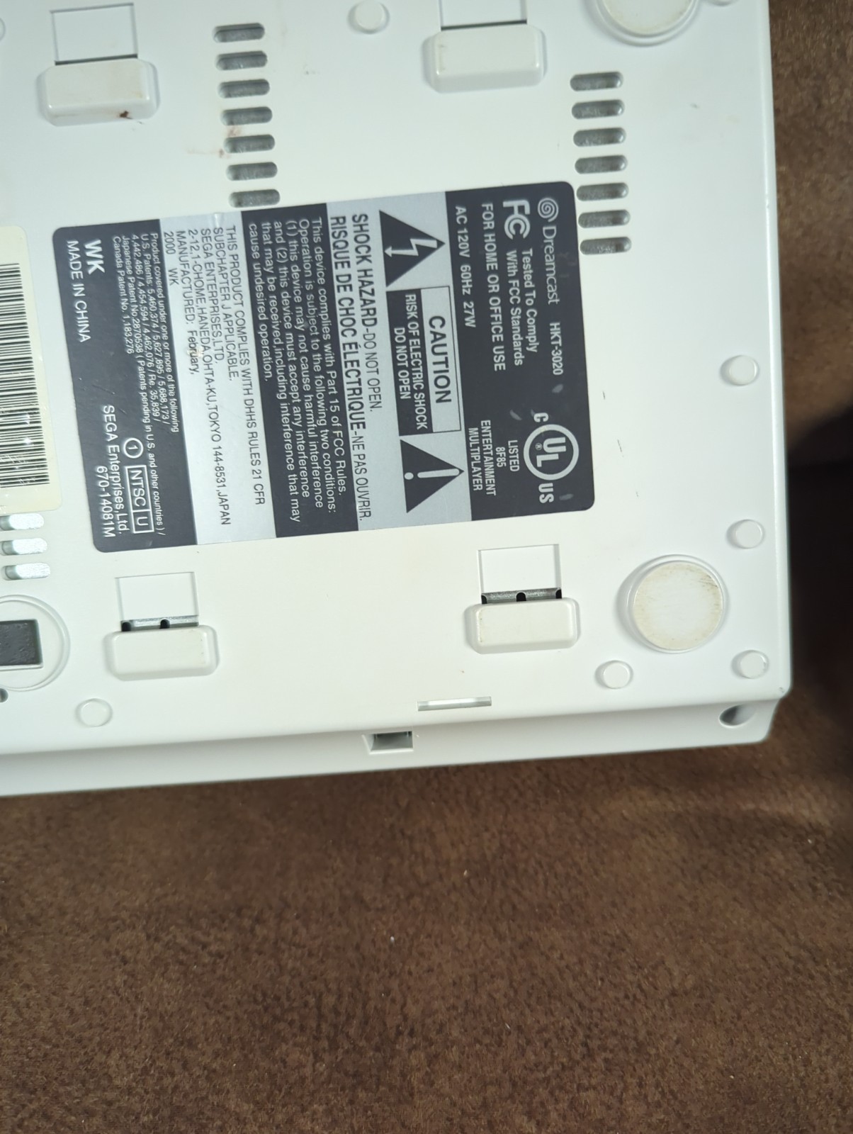 SEGA Dreamcast Console with two controllers and game – White