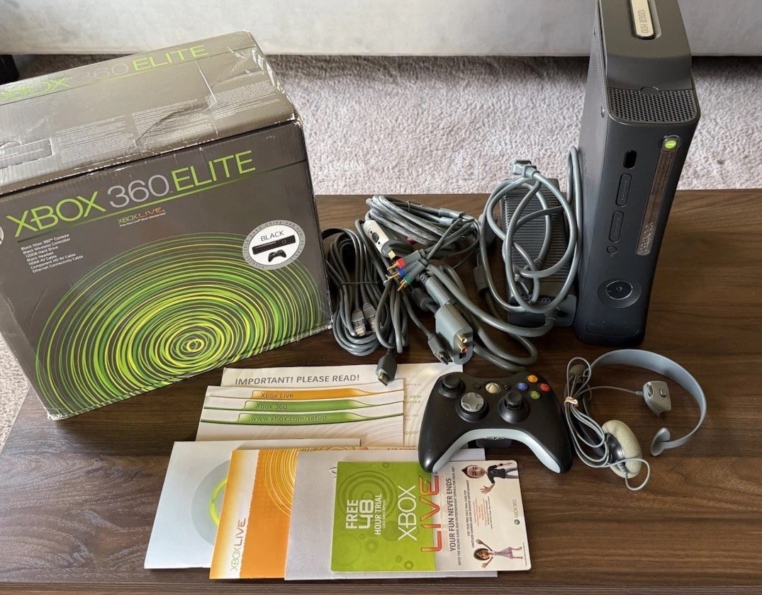 Xbox 360 Elite 120 gb – COMPLETE IN BOX – (New Thermal Paste) w/ Controller