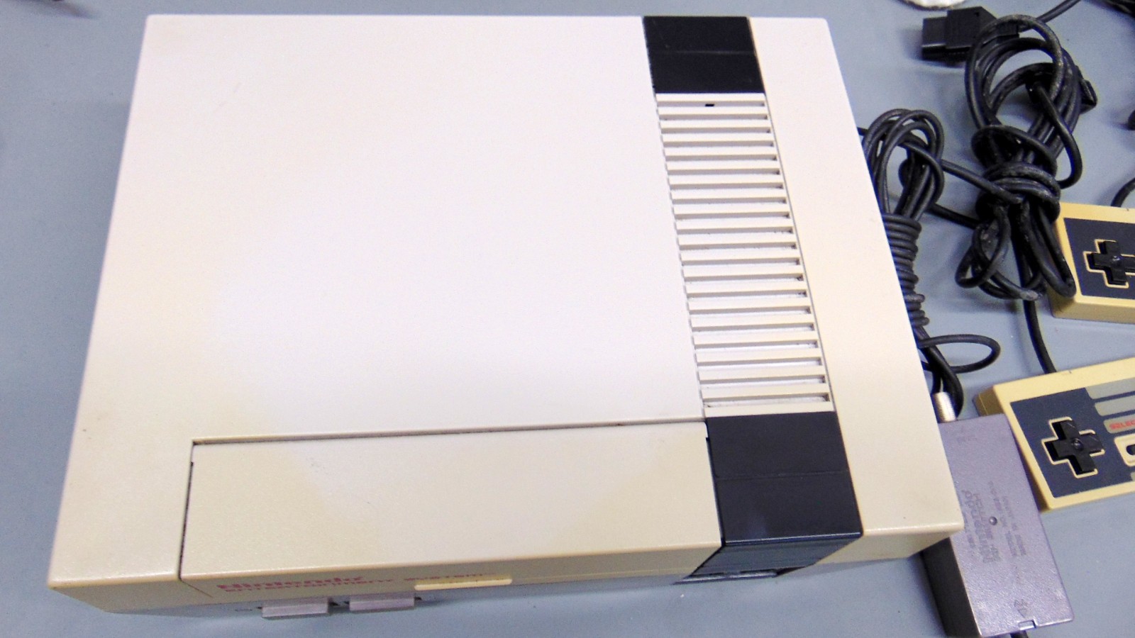 Nintendo NES-001 Console Bundle W/ Super Mario, Top Gun, Roger Rabbit, 720deg