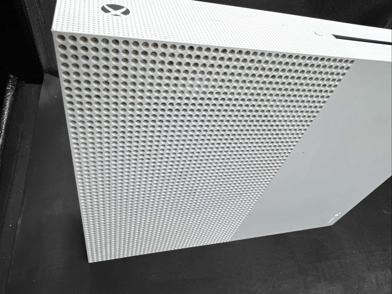 Microsoft Xbox One S 1TB White 4K UHD Blu-Ray Compatible MPN 1681 (Console Only)