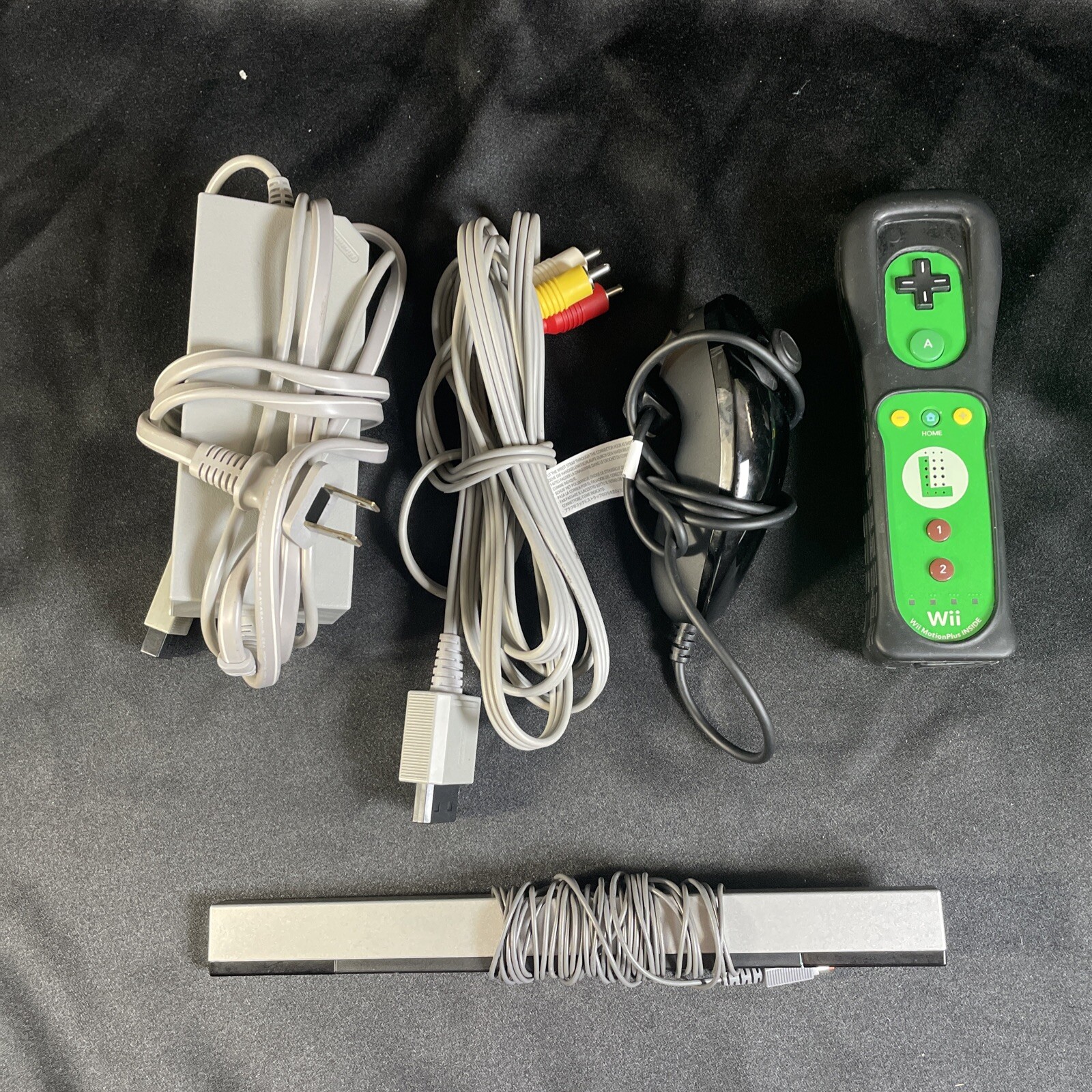 Nintendo Wii Family Edition RVL-101 512MB – Black Tested With Manual Flat Lay