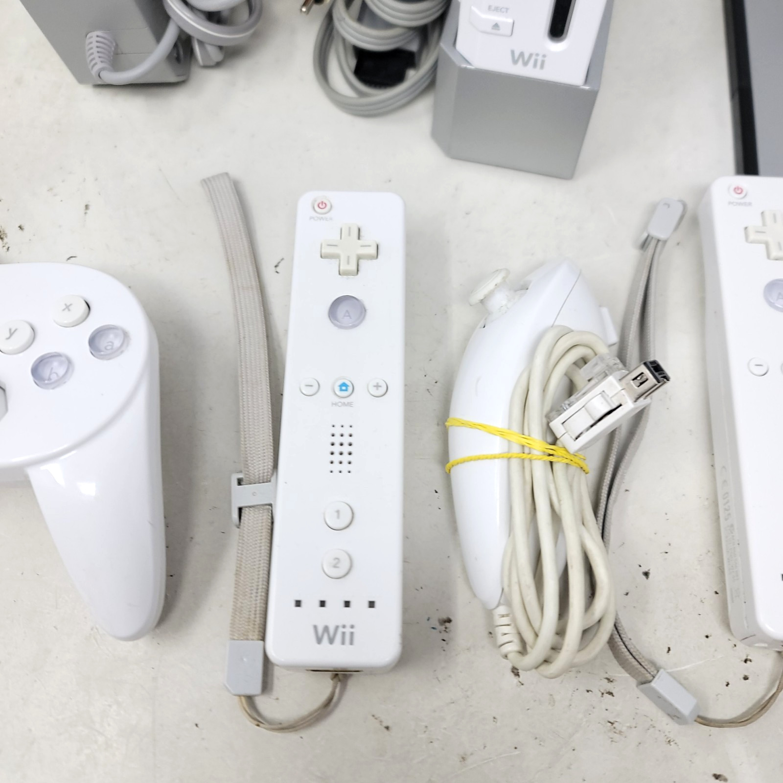 Nintendo Wii 512GB Console White W/ Controllers, Pro Controller & Cords Tested