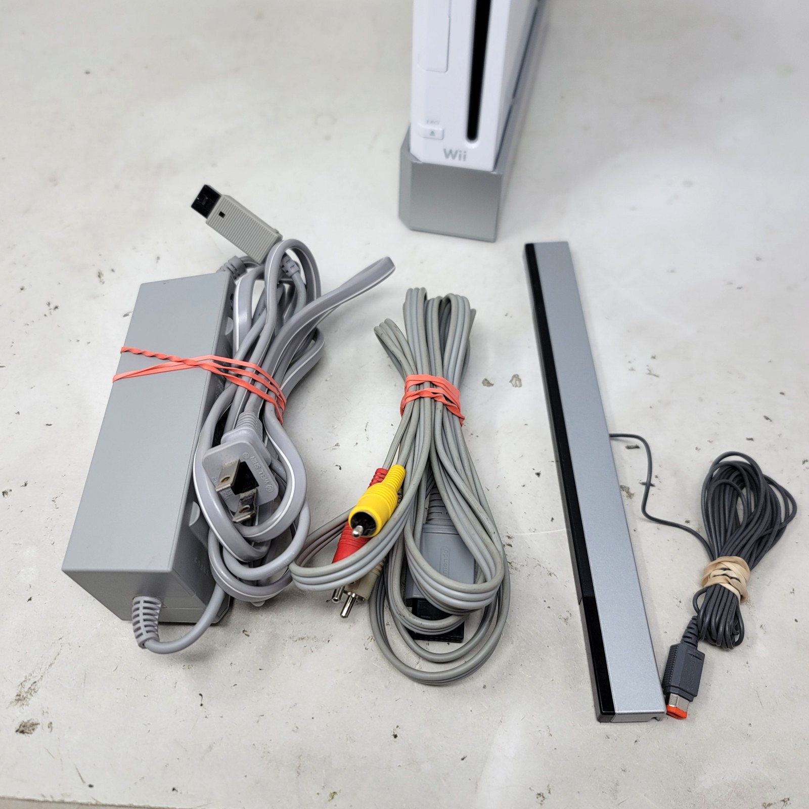 Nintendo Wii 512GB Console White W/ Controllers, Pro Controller & Cords Tested