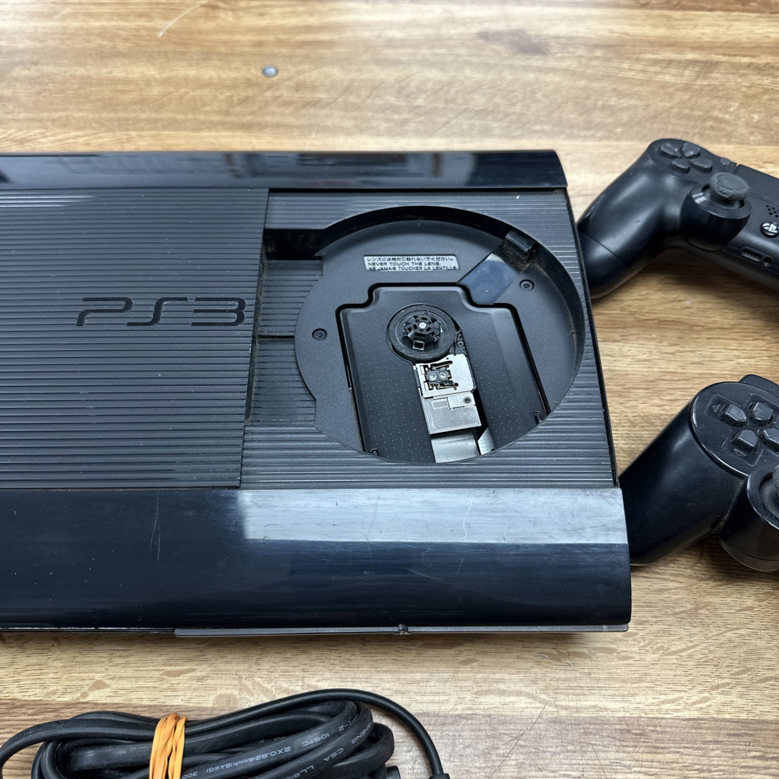 PlayStation 3 250GB W/ 4 Controllers *WORKS BUT DOESNT READ DISKS*& power supply