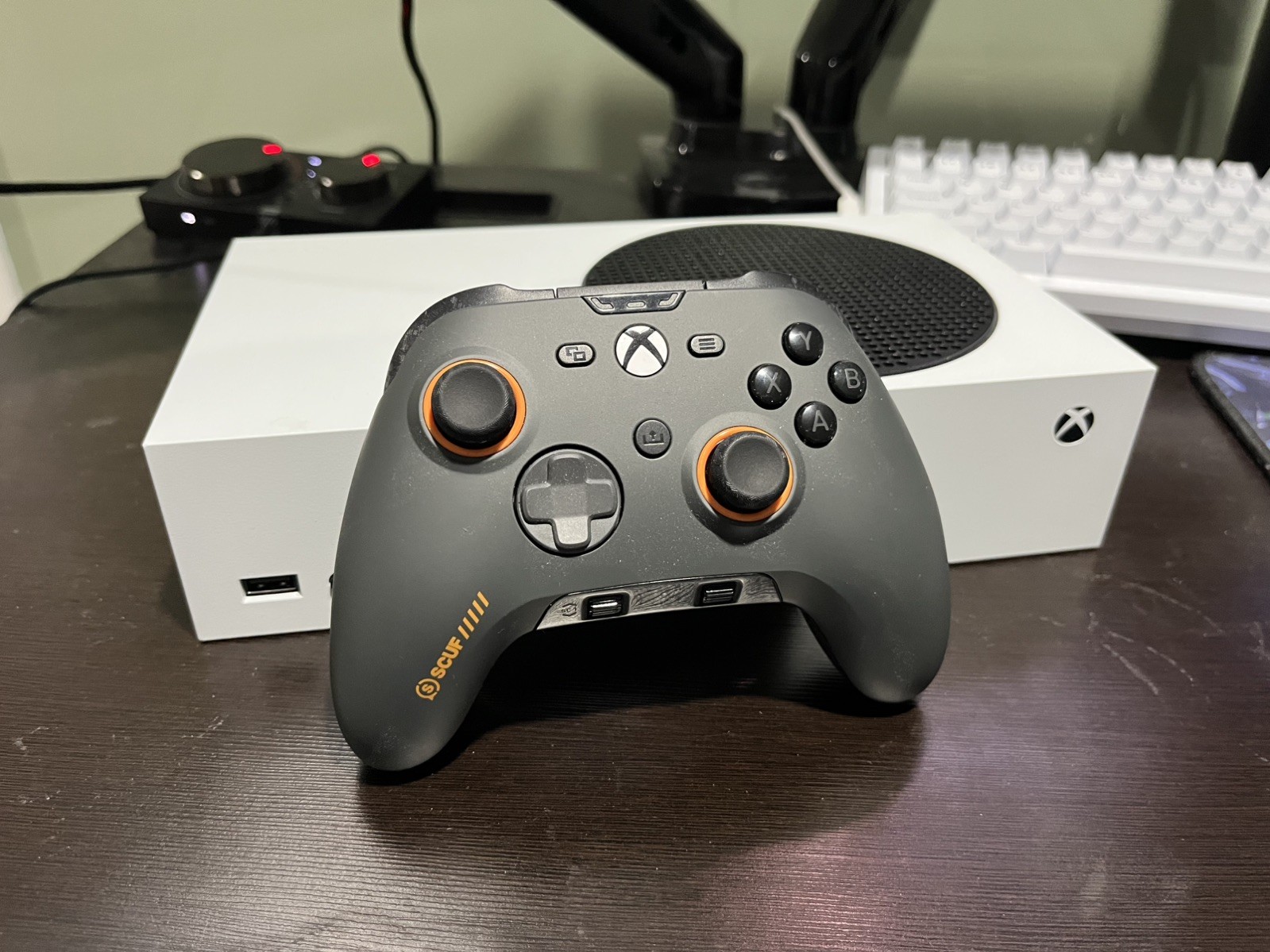 Xbox Series S + Scuf Valor Pro controller