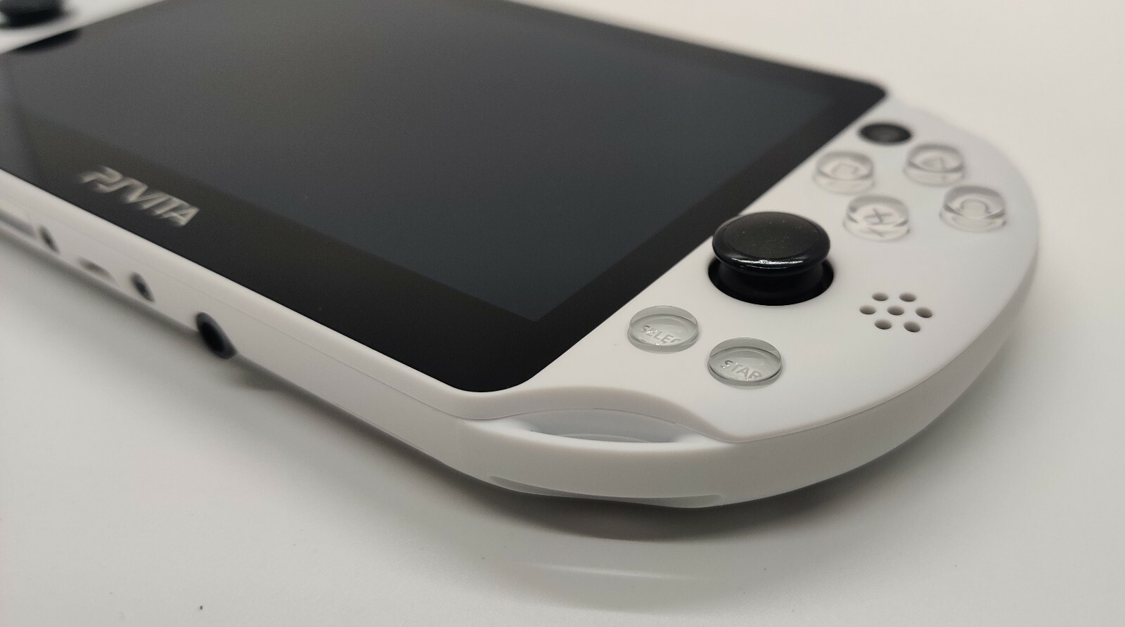 Sony PS Vita PCH-2000ZA22 1GB Handheld Console – Glacier White