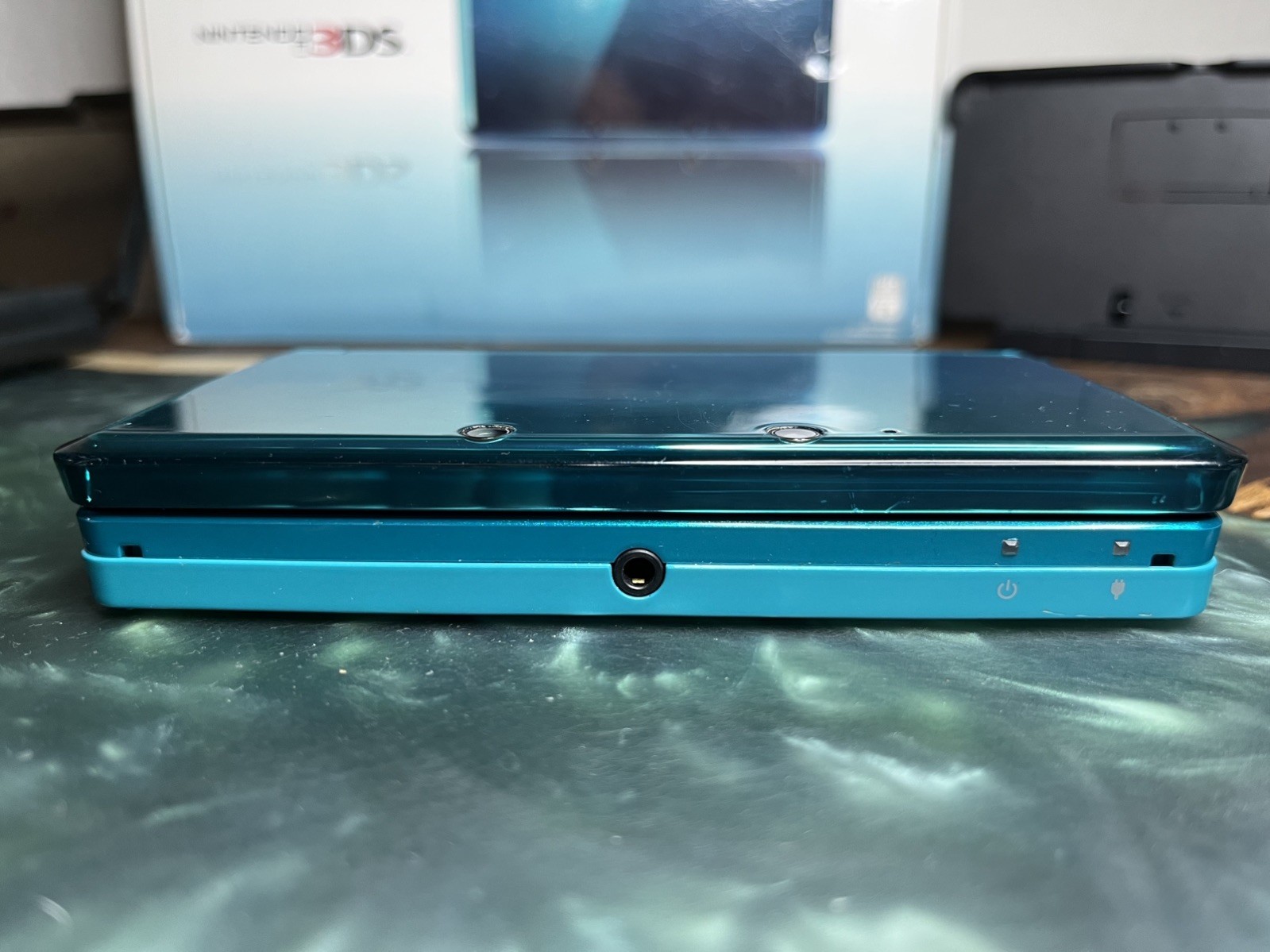 Nintendo 3DS 2GB OG box, Tested and fully functional.