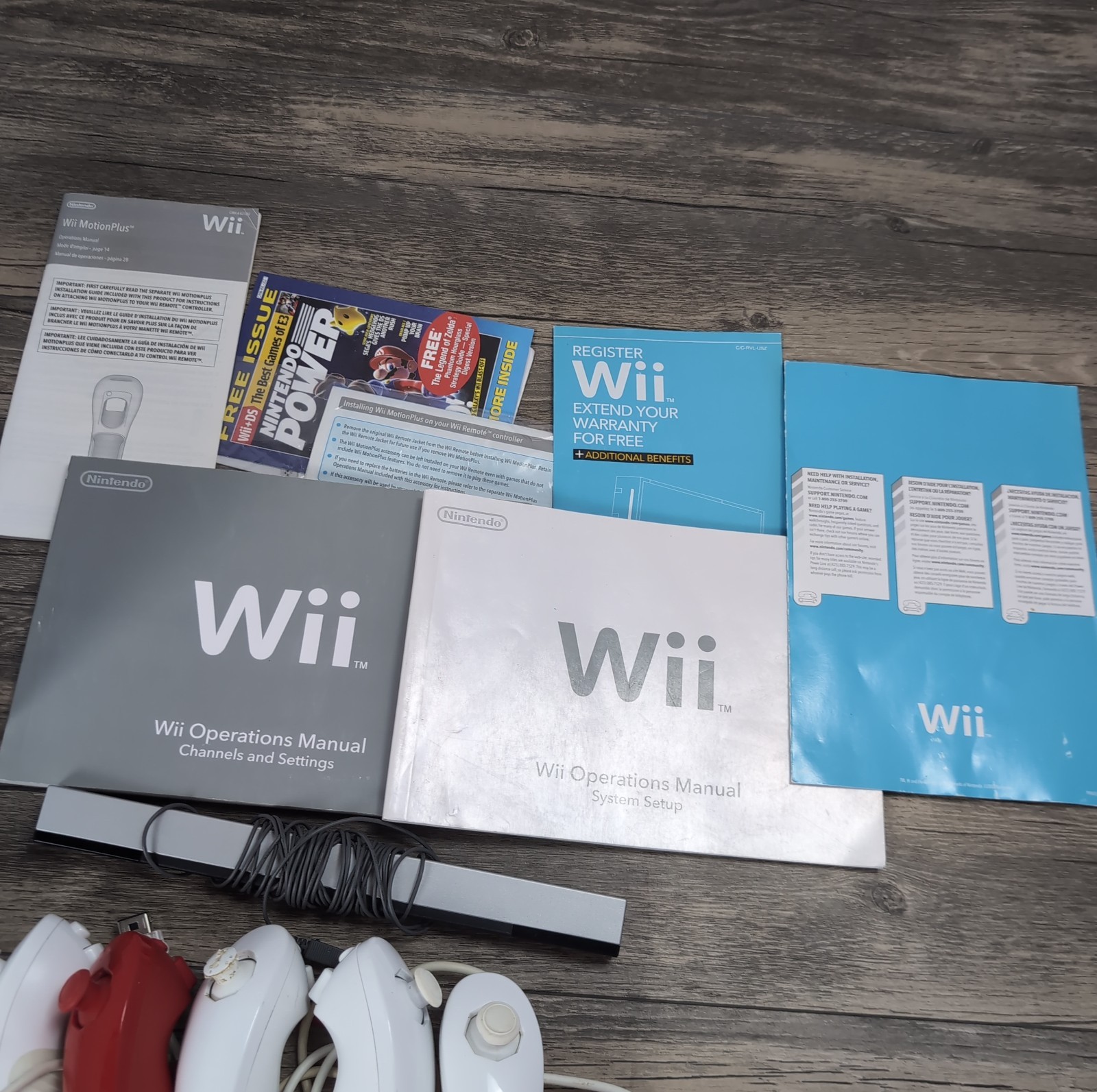 Nintendo Wii Console Bundle White RVL-001 USA Controllers And Manuals OEM Lot