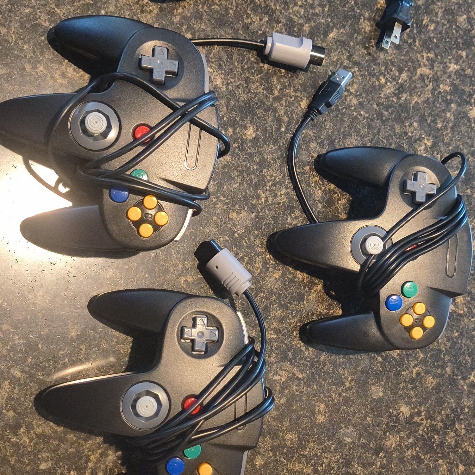 Nintendo 64 NUS-001(USA) Gray NTSC-U/C Console Bundle w/ 3 Controllers & Games