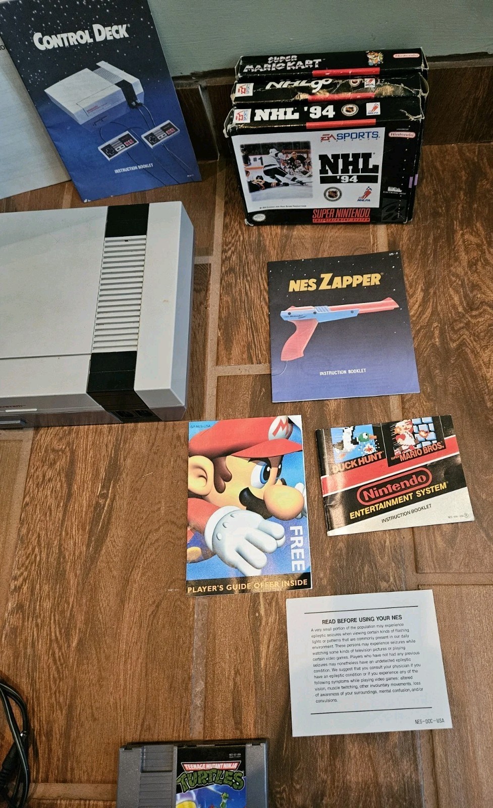 1985 Nintendo Entertainment System NES-001 w/ 2 Controllers + Ninja Turtle Game