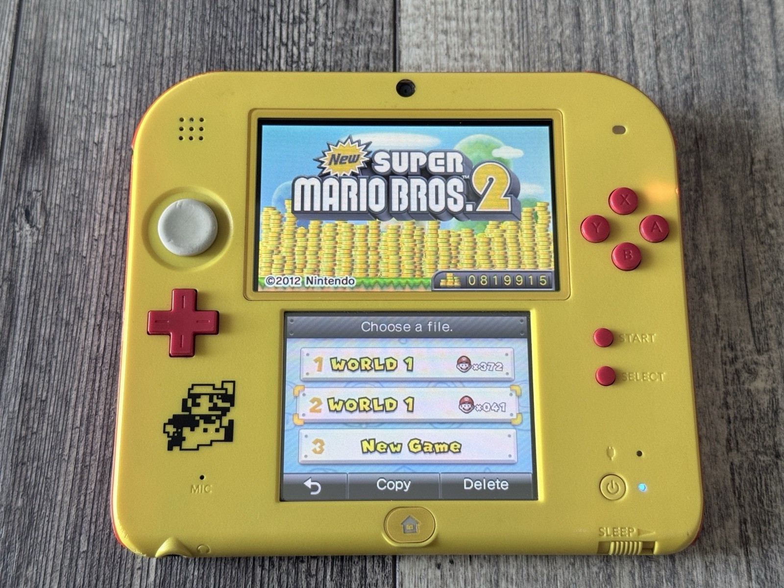 Nintendo 2DS Super Mario Maker Edition 2Gb sd Yellow/Red Wi-Fi Charger And Game
