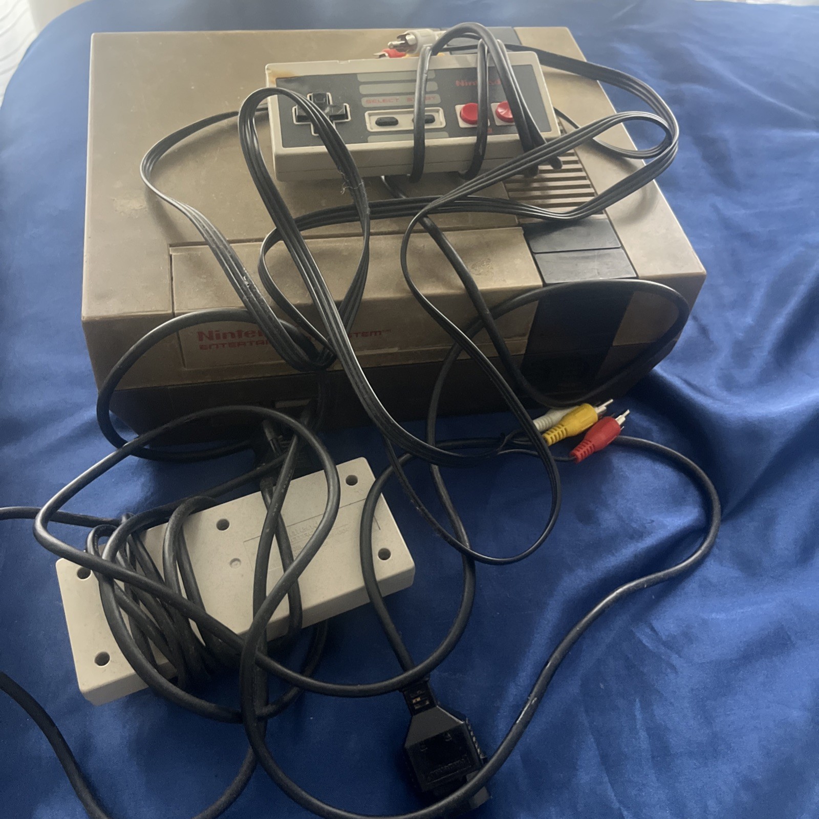 Nintendo Entertainment System NES Console – Gray (NES-001)