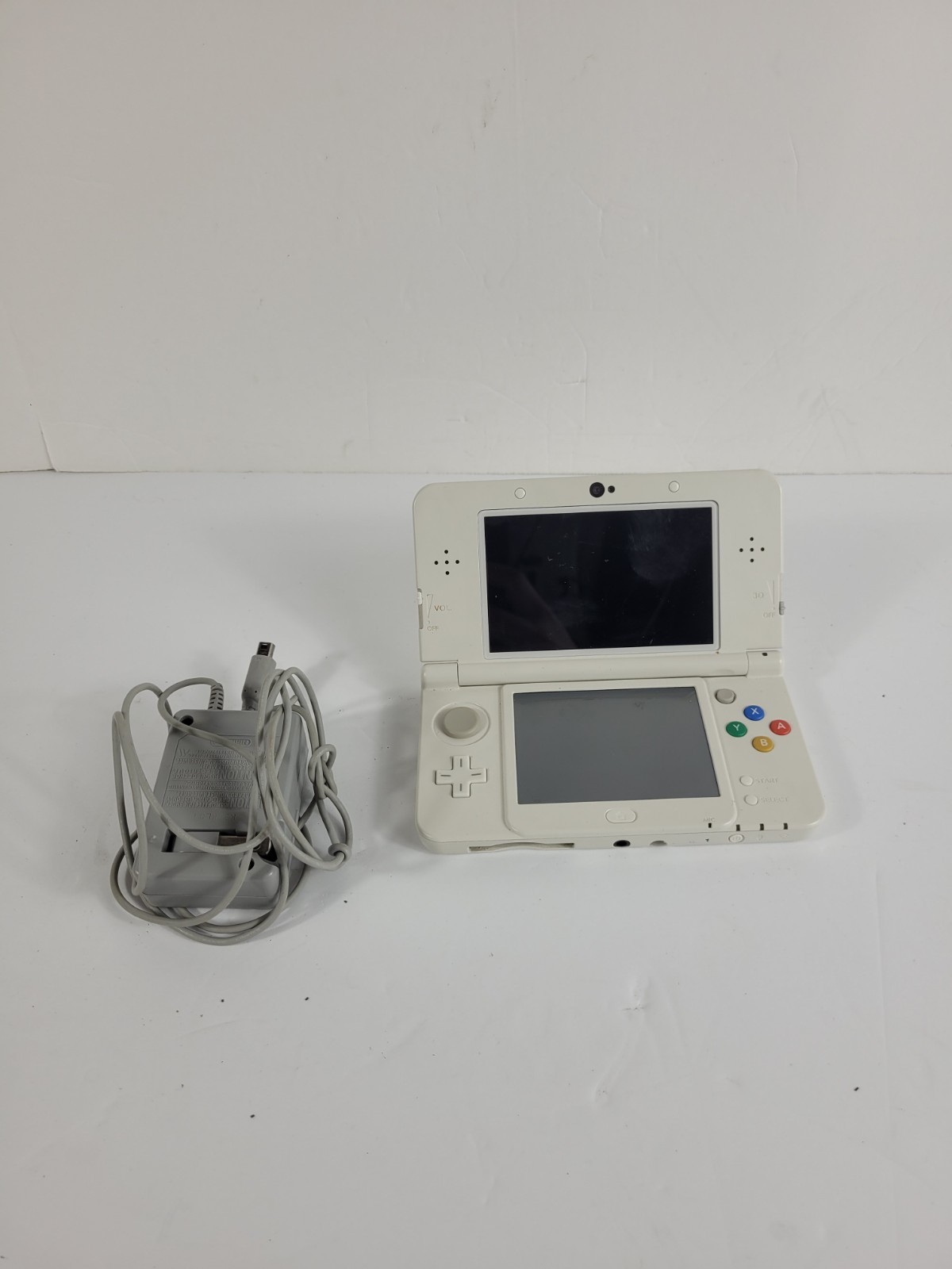 Nintendo 3DS XL Special Edition White Handheld 4GB NTSC-U/C SPR-001.