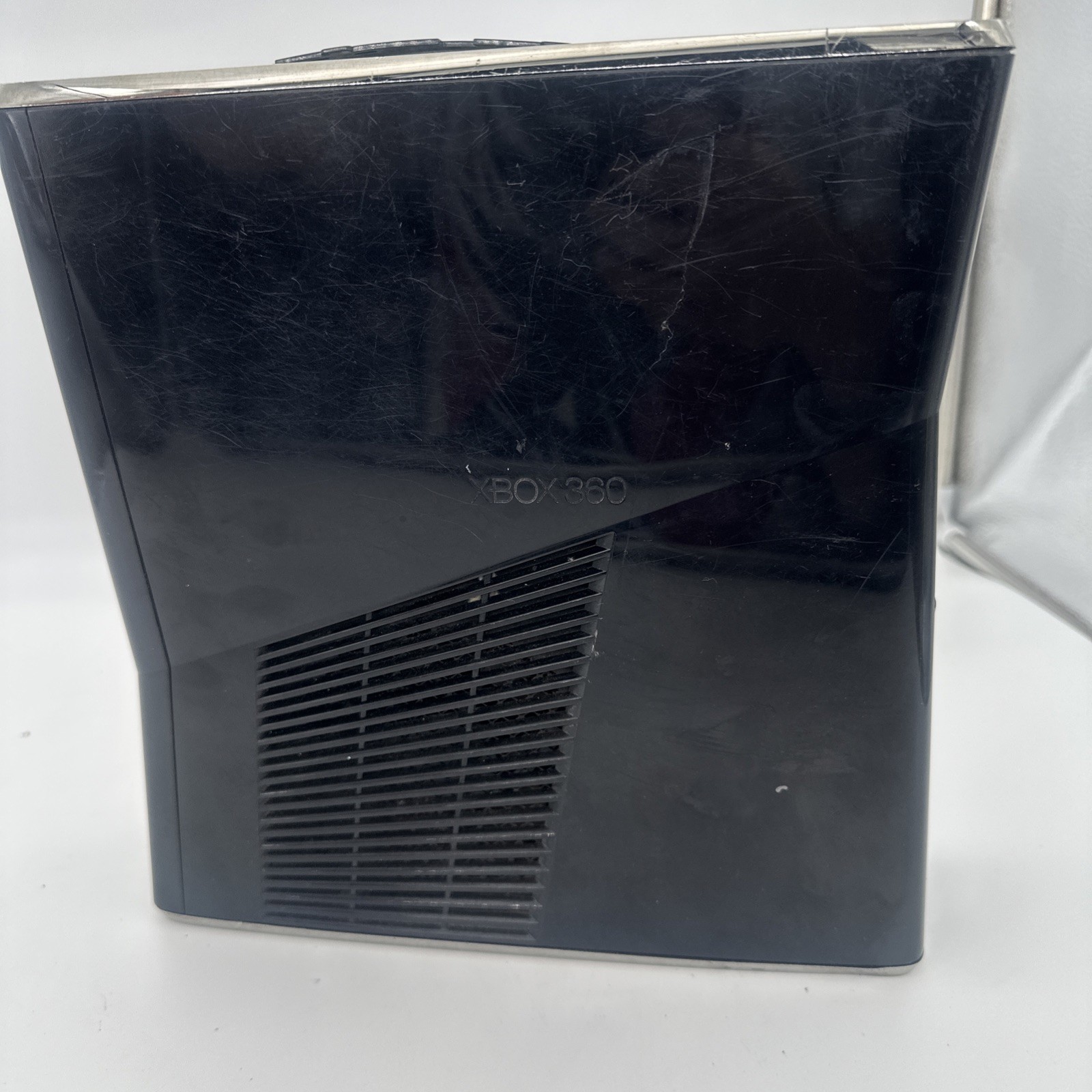 Microsoft Xbox 360 S Console Only, Model 1439 Black WORKS *No Hard Drive*