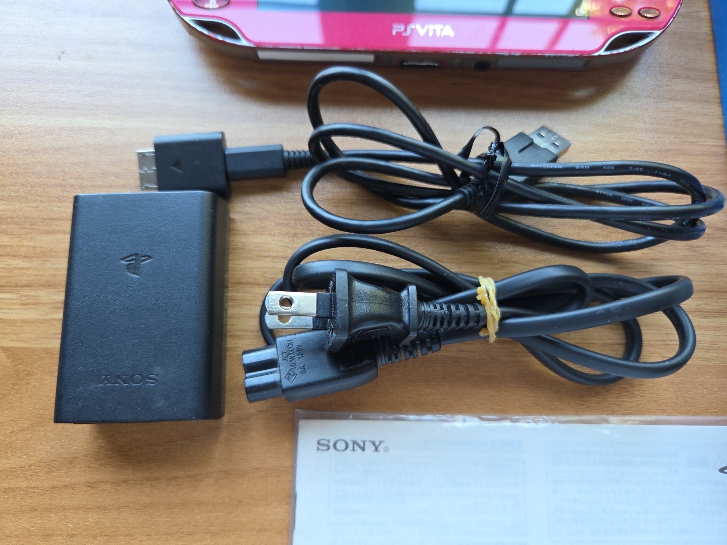 PS Vita Cosmic Red PCH 1000 ZA03 Console Charger Box Playstation PSV [BOX]