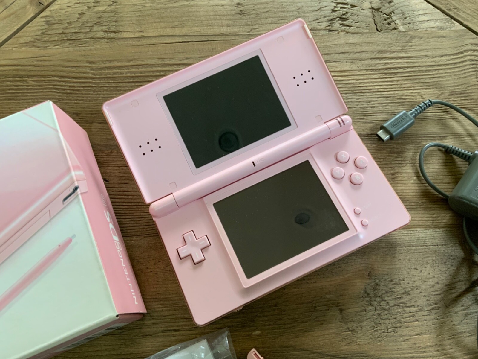 Rare for Collectors – Nintendo DS Lite – Coral Pink (USG-S-PB-USZ)