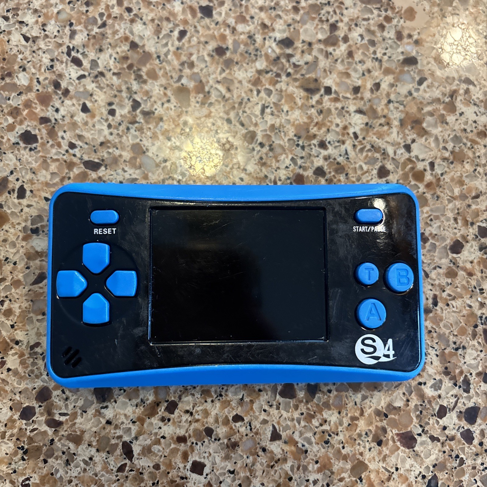Handheld Portable 2.5 in LCD Screen Retro Video Game Player Built-in 152 Games