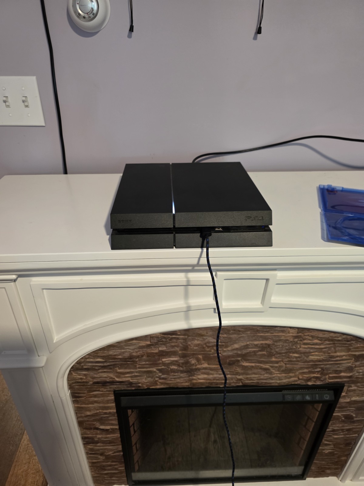 Sony PlayStation 4 PS4 CUH-1215A Black 500GB Wi-Fi 1080p Console Gold Controller