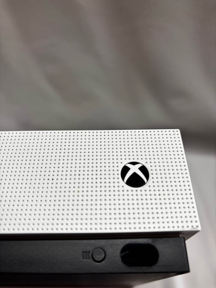 Microsoft Xbox One S Minecraft Favorites Bundle 500GB Game Console – White
