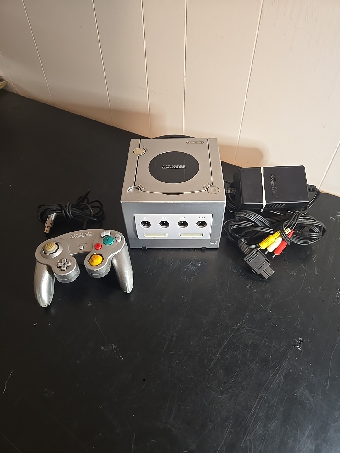Nintendo GameCube Console + Controller + Accessory NTSC-U/C (US/Canada) DOL-001