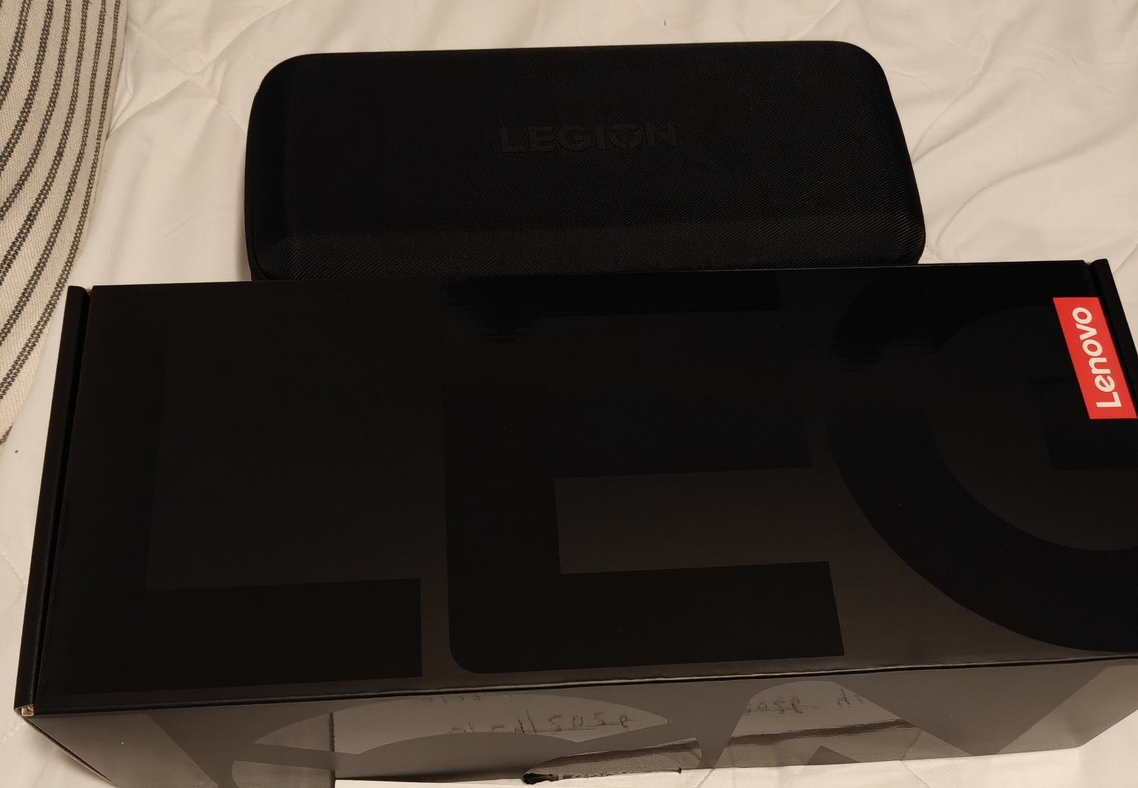 Lenovo Legion Go Ryzen Z1 Extreme 16GB 1TB Charger/Case /Grips – Great condition