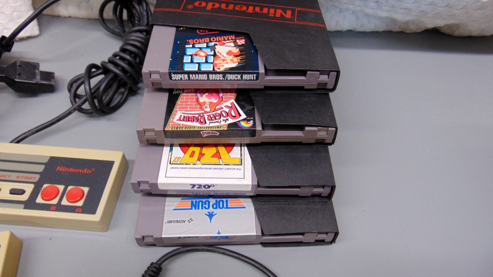 Nintendo NES-001 Console Bundle W/ Super Mario, Top Gun, Roger Rabbit, 720deg