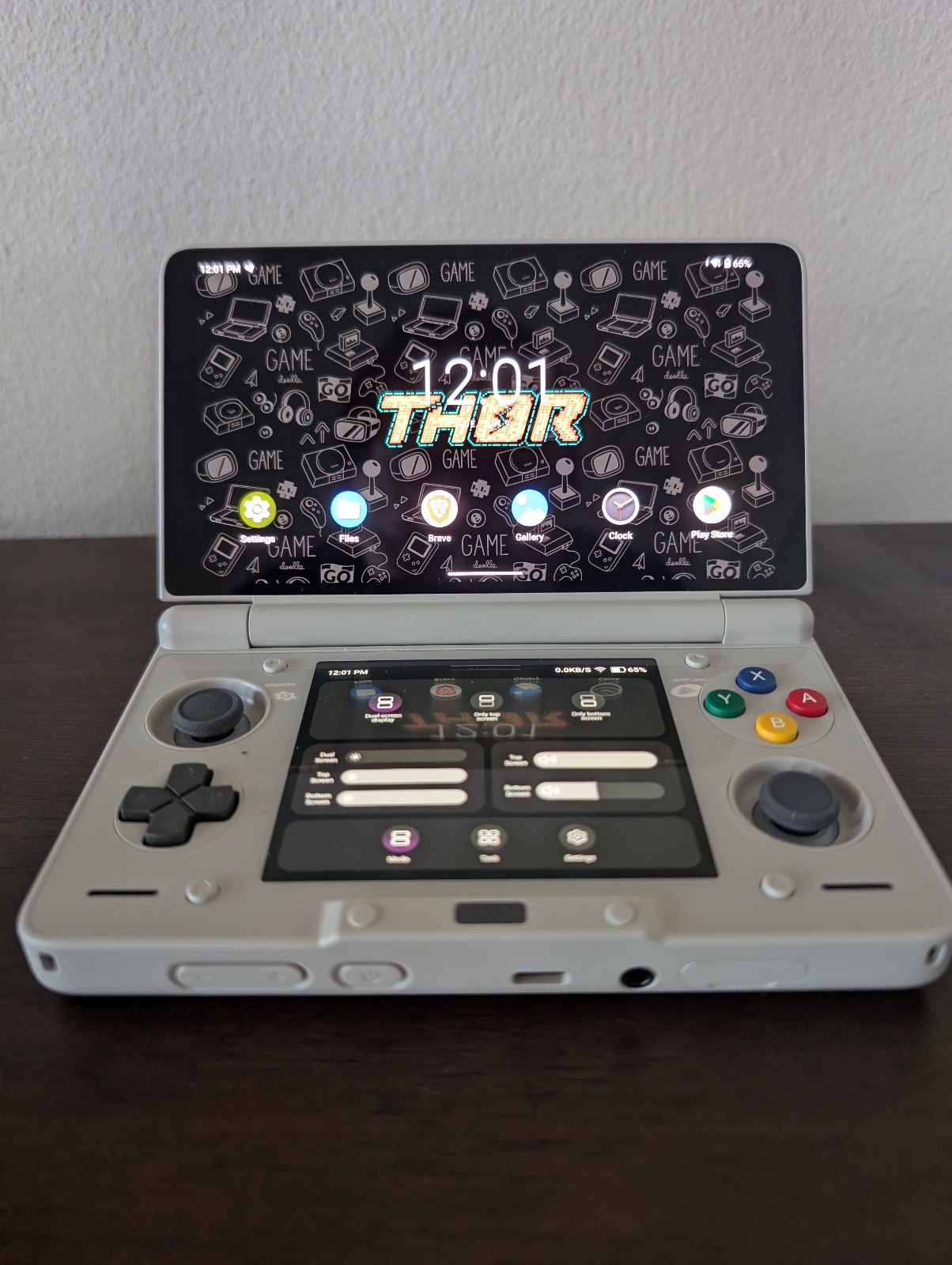 AYN Thor Max 16gb RAM 1TB Storage Rainbow w/Grip