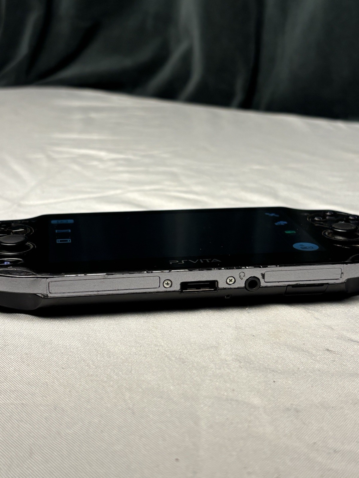 Sony Playstation PS Vita PCH-1001 Handheld Console w/ 16gb Memory Card & Charger