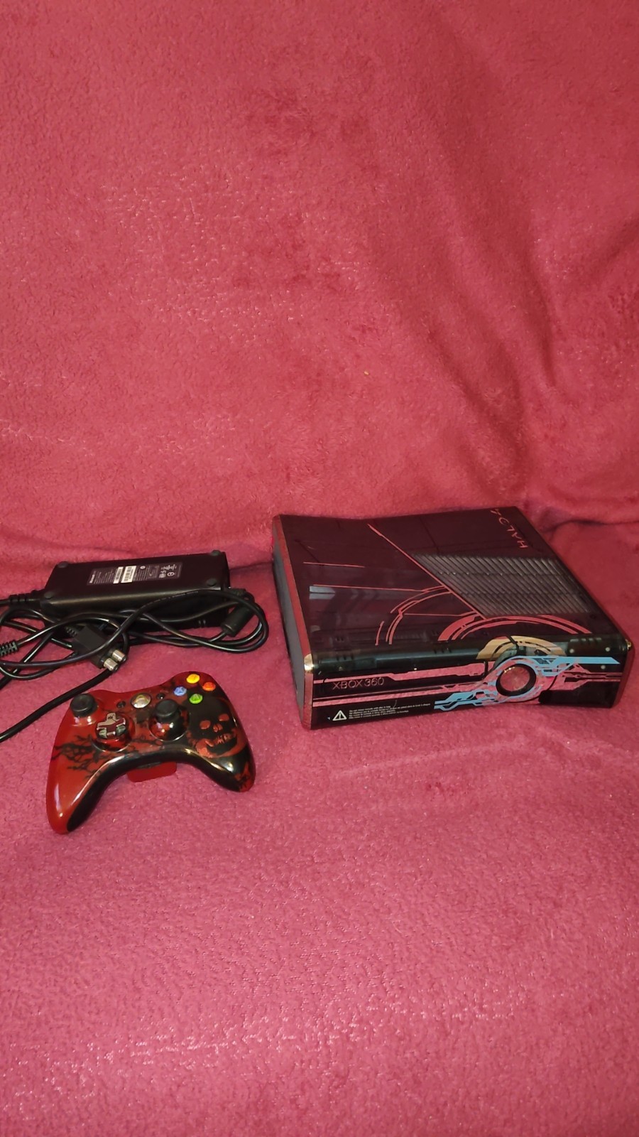 Lmt. Edition Halo 4 XBOX360 and Gears of War 3 Controller w/ Fallout 3 GoTY Disc
