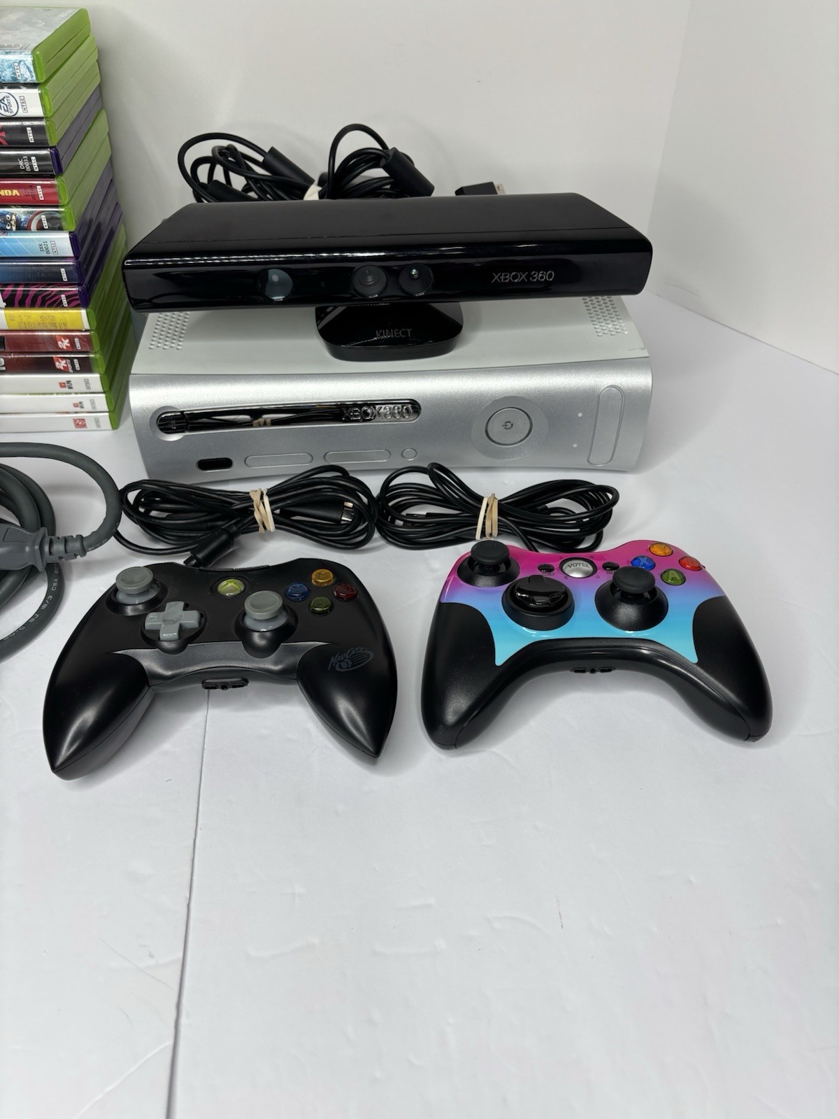 Xbox 360 4 GB Kinect Console Bundle 2 Controllers 15 Games All Cords Tested