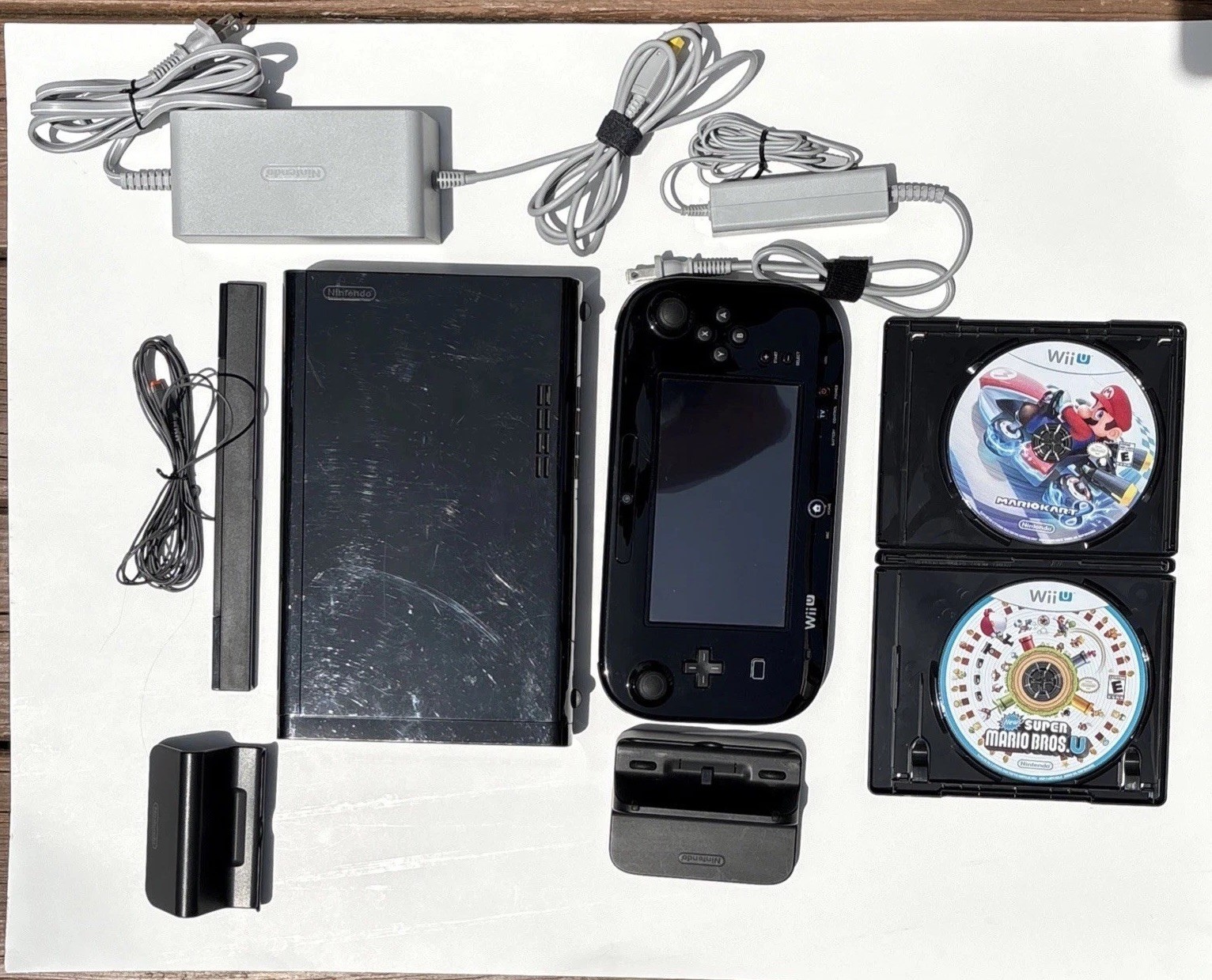 Nintendo Wii U 32GB Deluxe Console , Mario Kart 8 and Super Mario Bros. u TESTED