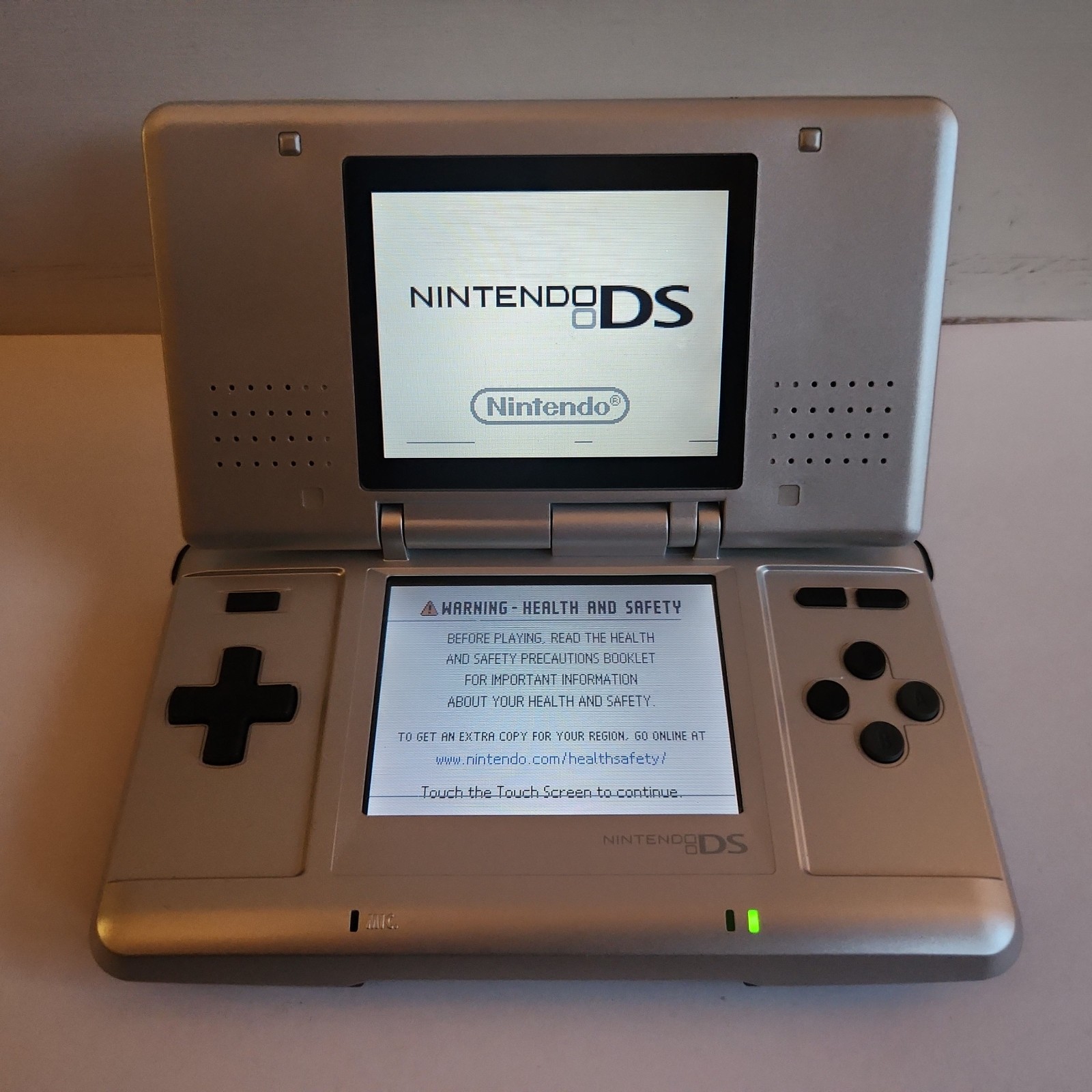 Nintendo DS Original Silver boxed & accessories – Aust release -Read Description
