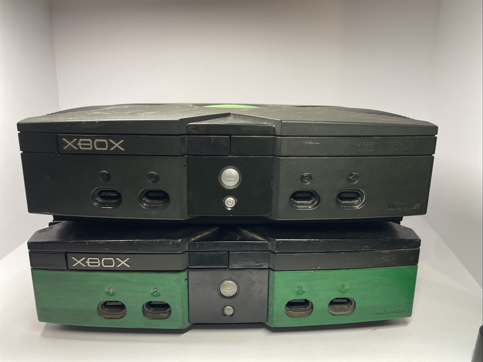 Microsoft Xbox Original Console – Lot of 2 PARTS/REPAIR)ONE WORKS SOMEWHAT-Read