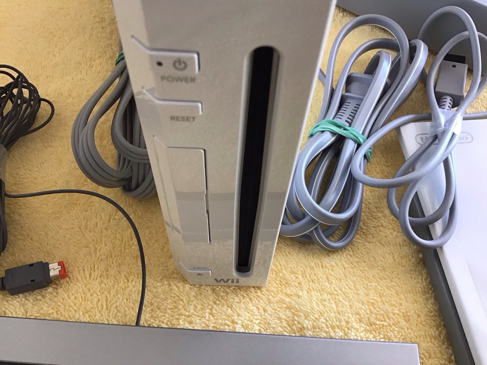 Nintendo Wii RVL-001-WHITE Console w/ Accessories Excellent