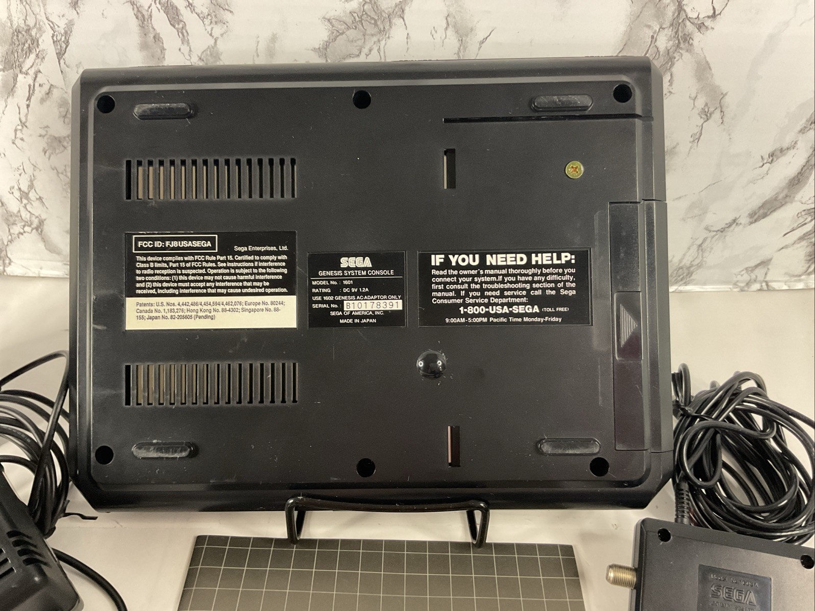 Sega 1991 Genesis Console w/Sonic The Hedgehog Game Cartridge