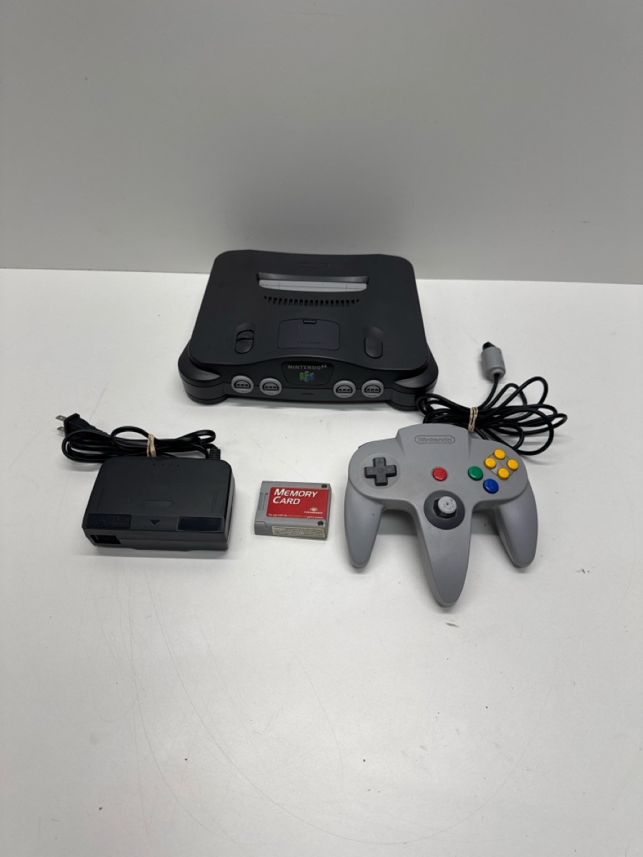 Nintendo 64 Console With Accessories (P03065611)
