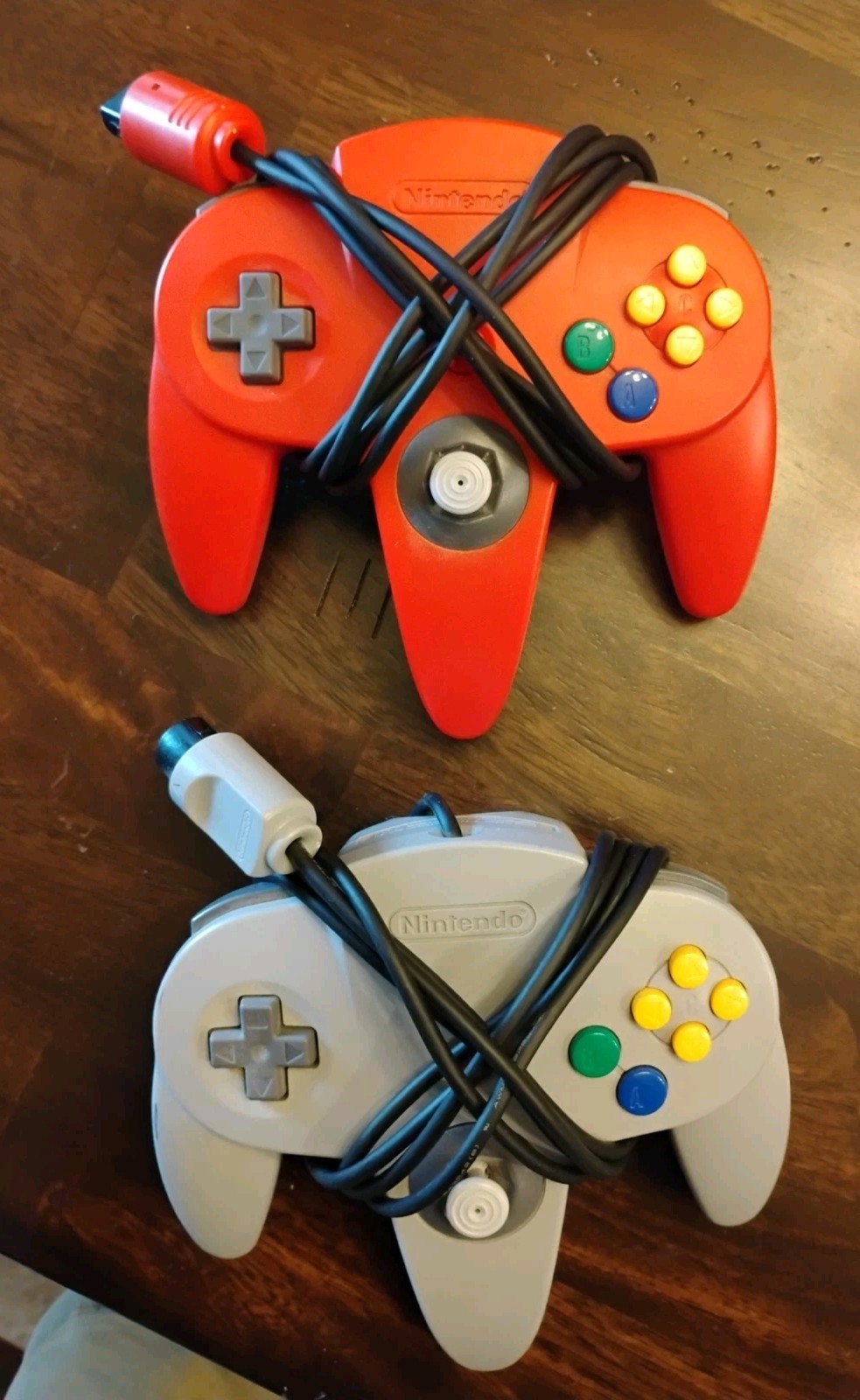NINTENDO N64 CONSOLE NUS-001 WITH 2 CONTROLLERS, CABLES, & 1 GAME- TESTED