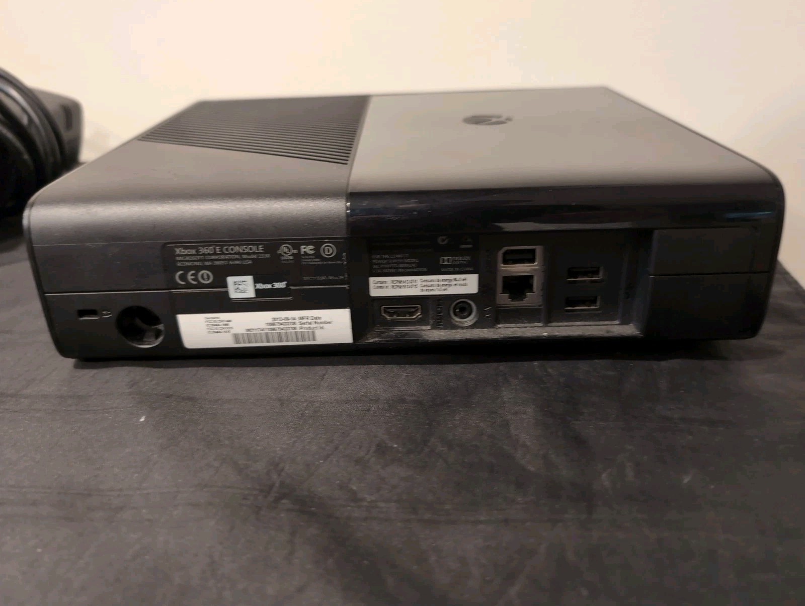 Microsoft Xbox 360 S Console W/Cords + Controller Black