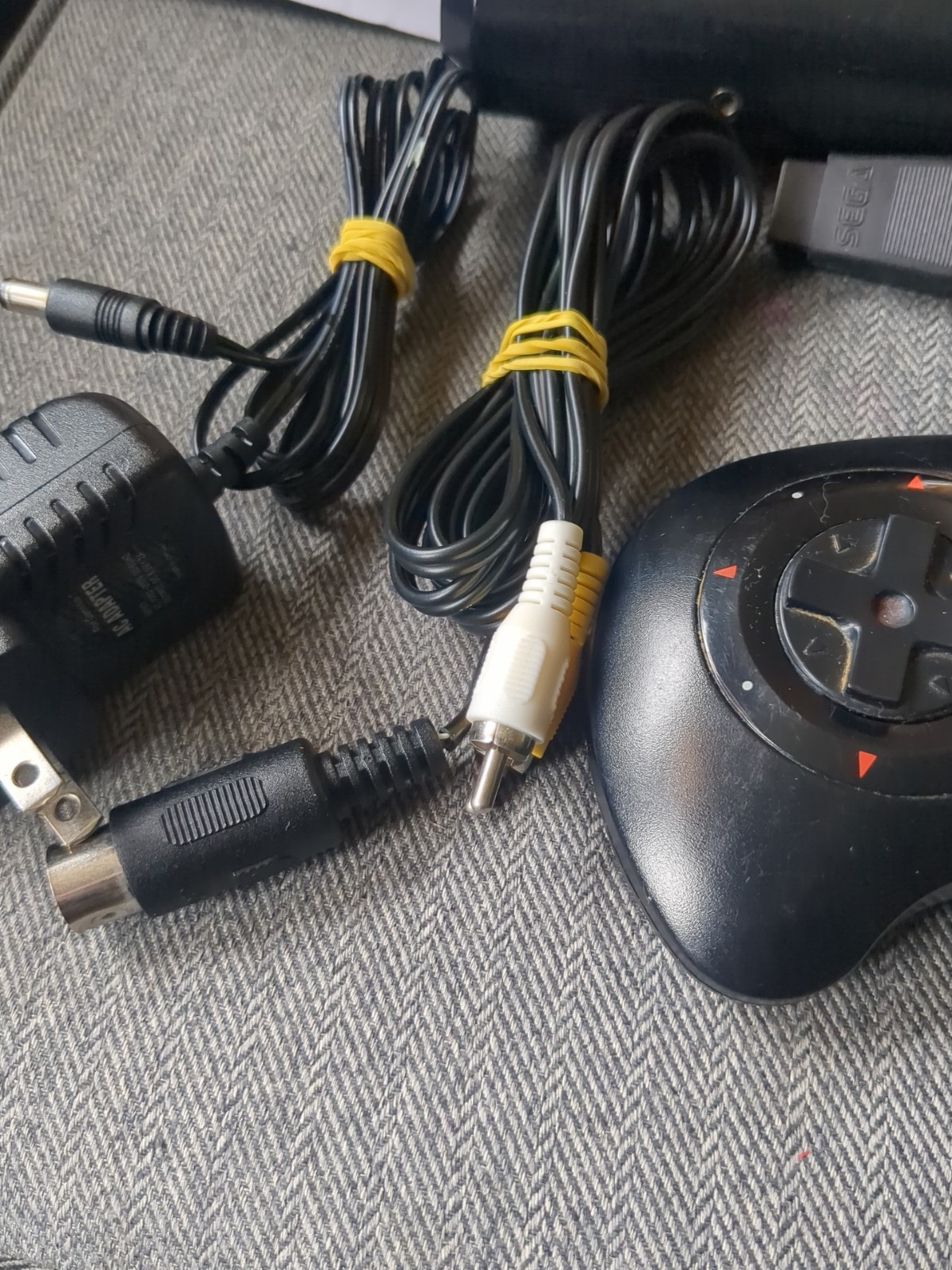 SEGA GENESIS Console MK-1601 AUTHENTIC Video Game System 1st Model 2 Controller