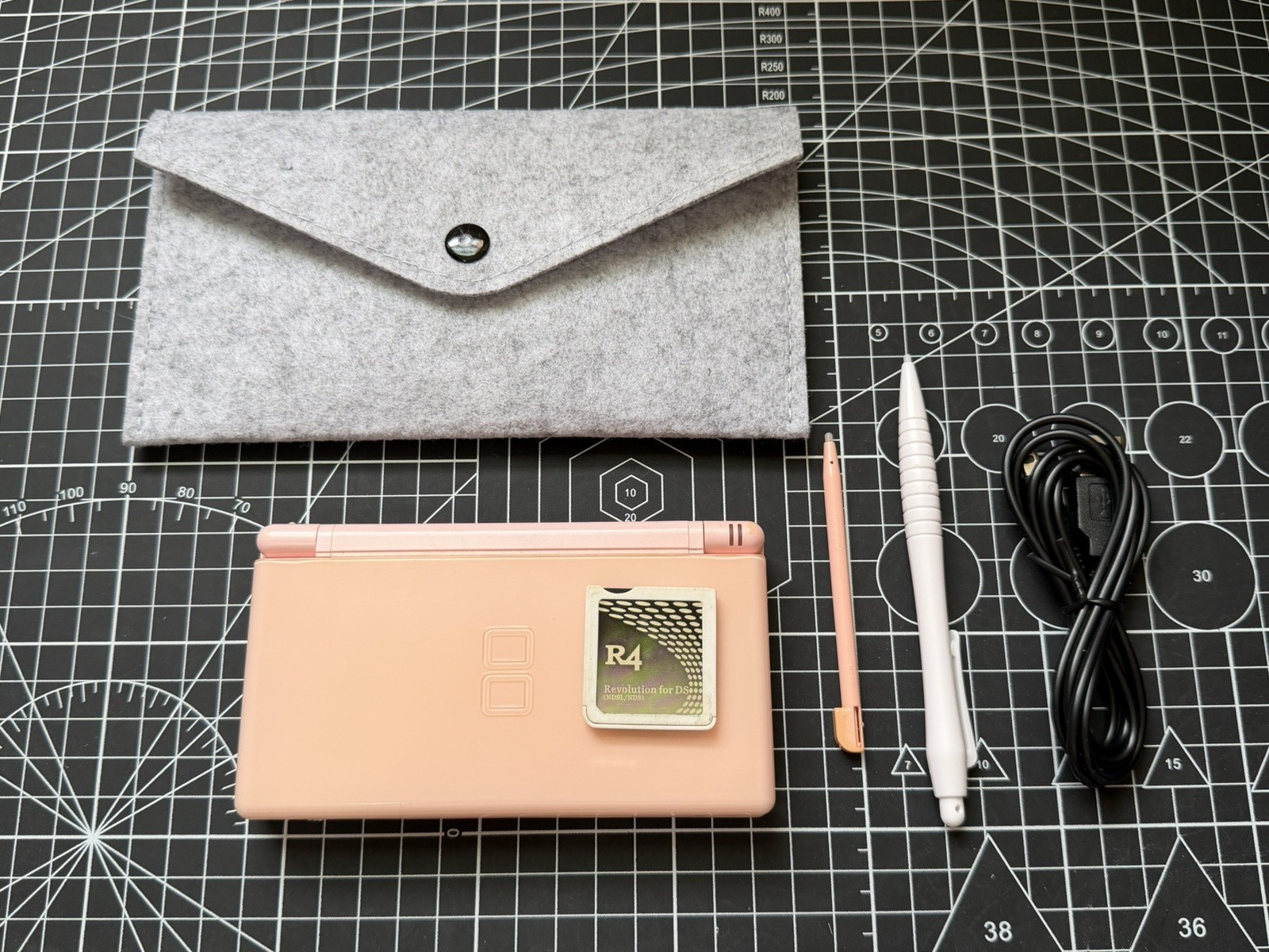 Nintendo DS Lite Used OEM Coral Pink W/ R4 & 2GB SD – 100% Tested Region Free