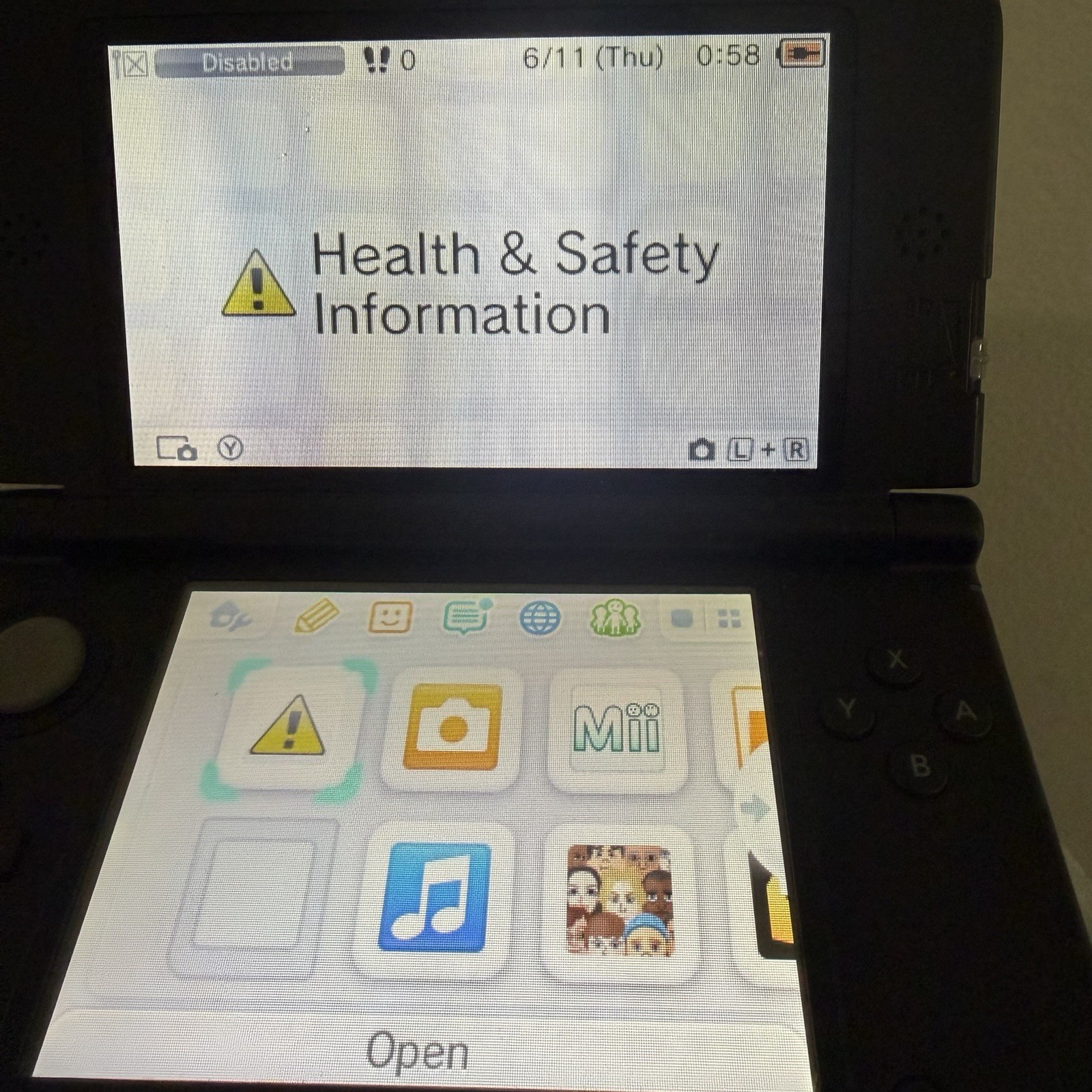 Nintendo 3DS XL 4GB Red Console (NTSC) Stylus/charger Included. 8 Games/1SD Card