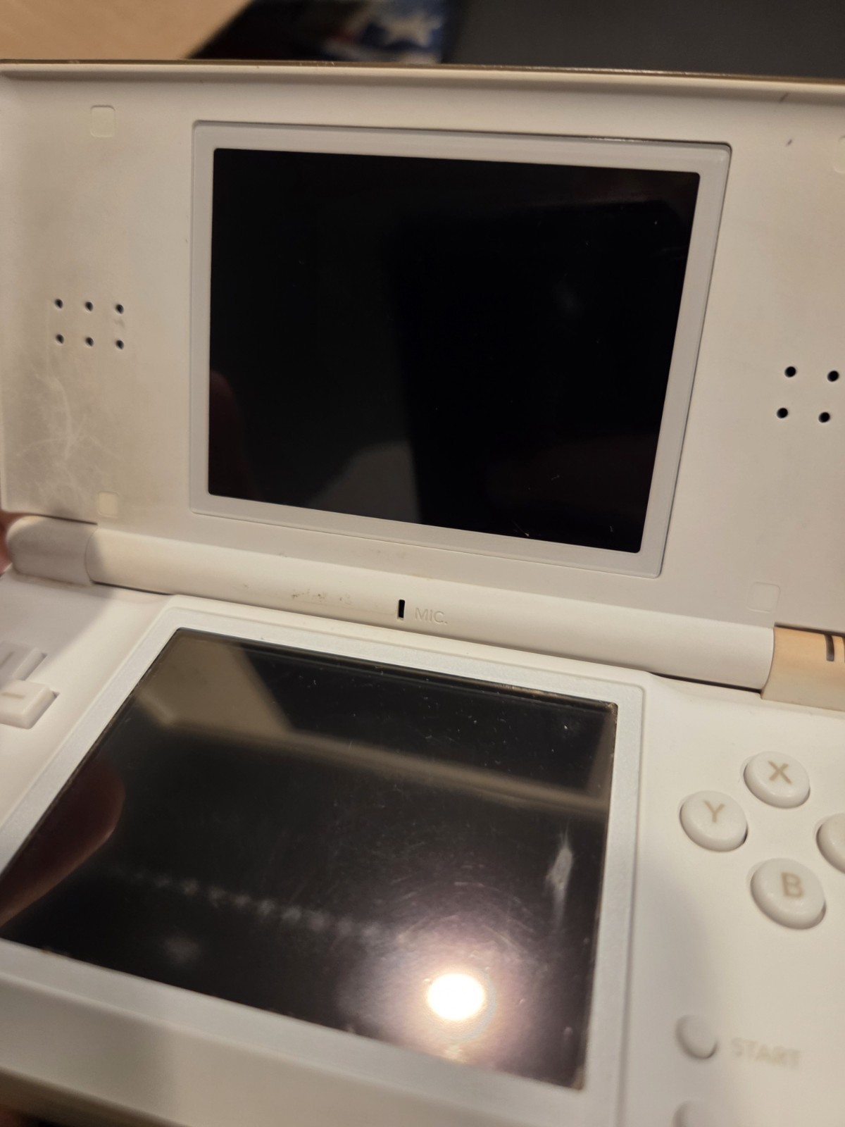Nintendo DS Lite USG-001 JPN White Handheld Console Stylus & Cable